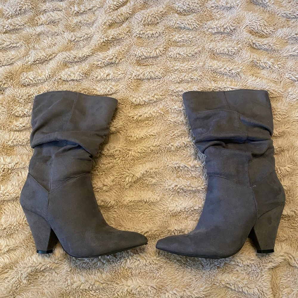 Grey suede booties - Picture 1 of 2